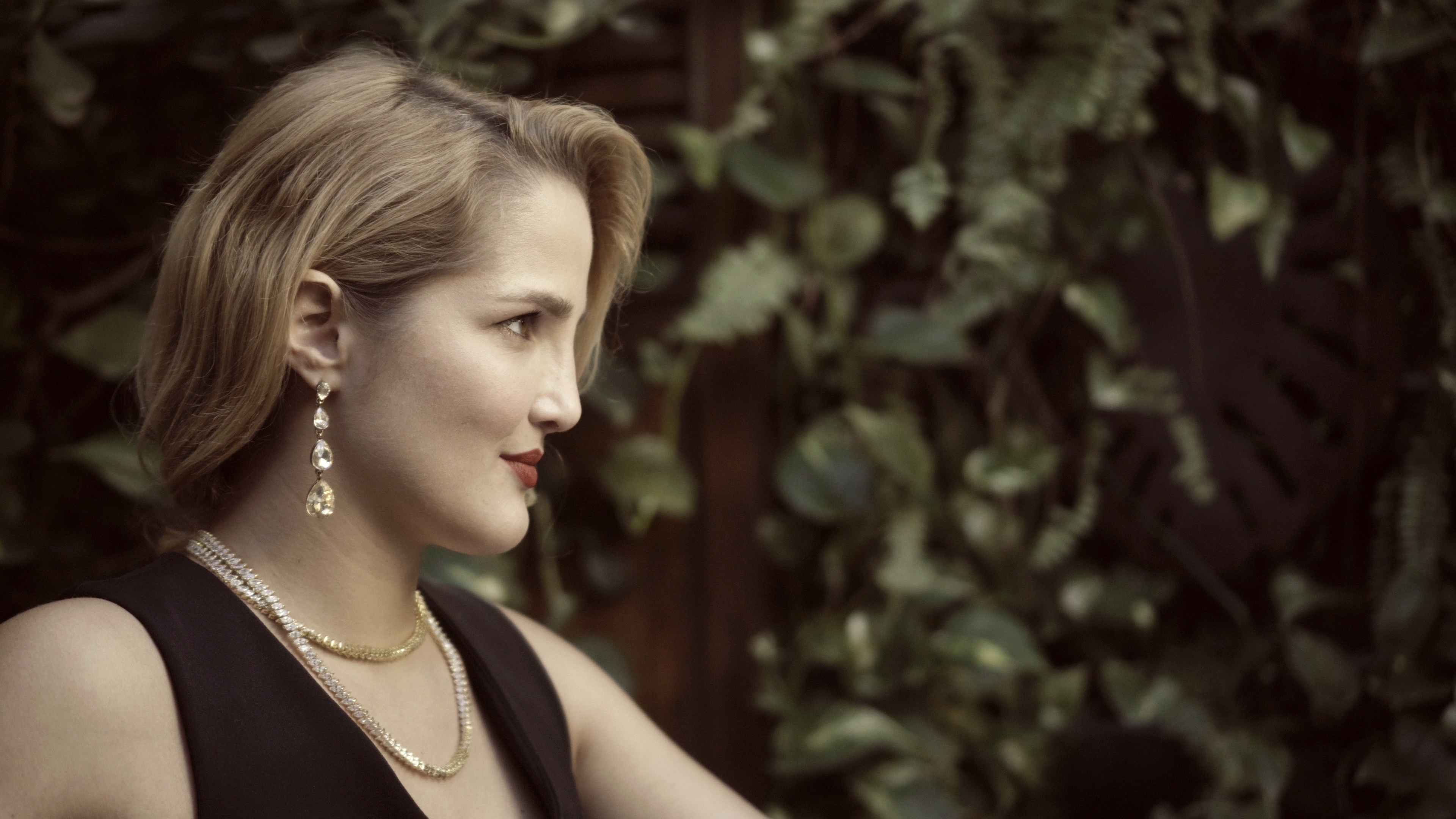 Retrato de perfil em cena